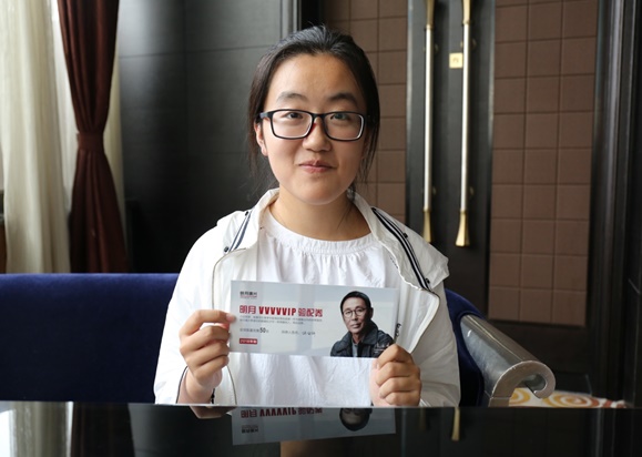 明月镜片与00后状元大话高考，保障视力再前进