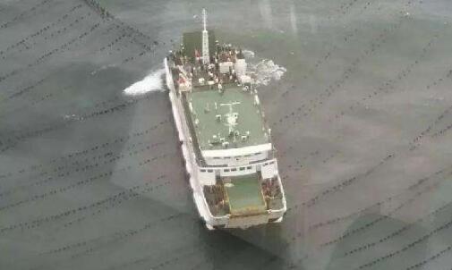 烟台大钦岛海域一艘滚装客船被困正在救援