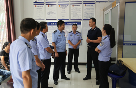 汉中市公安局出入境管理科党支部“三个五”开展服务不畅专项整治