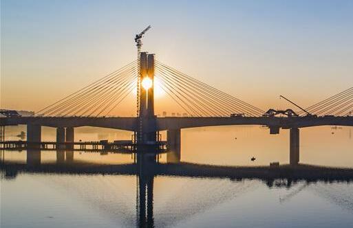 蒙华铁路汉江特大桥完成挂索