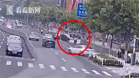 为给4个月大孩子买奶粉 外卖小哥兼职碰瓷赚1万3