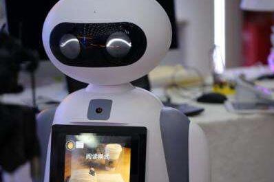 就算有了养老机器人 子女也得常回家看看