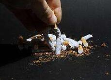 以烟头数量考核环卫工？ 约束扔烟头人才治本