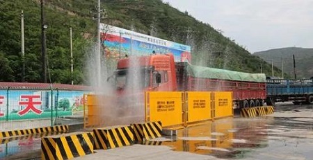 新京报:治污降霾怎成了强制“洗车生意”？