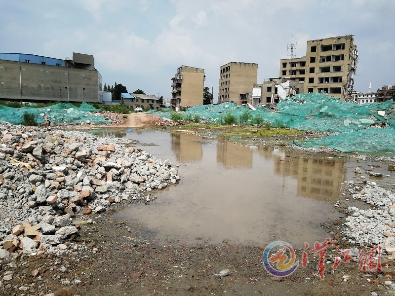 襄阳市菜越片区：征迁工地成城市“伤疤”
