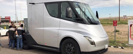 特斯拉Semi实现多充电桩同步充电未来部署充电网络