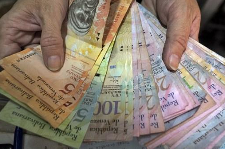 通胀率或破100万％委内瑞拉民众饿到吃宠物猫狗