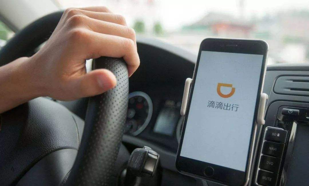 滴滴向郑州救援队和见义勇为基金会各捐赠100万元