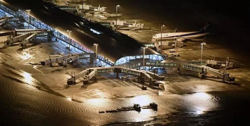 25年来最强台风蹂躏日本关西风雨交加如世界末日