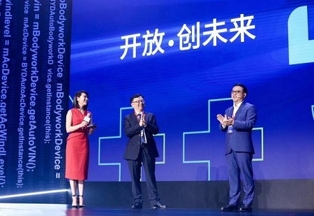 直击|百度比亚迪宣布3年内量产自动驾驶电动汽车