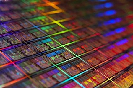 中国半导体产业反思：不差钱与资源错配