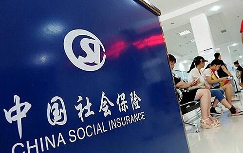 明年工资不升反降？厘清社保缴费新规的三个误读