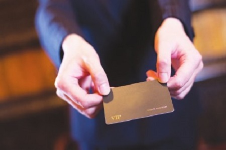 电商巨头比拼付费会员“跨界权益”