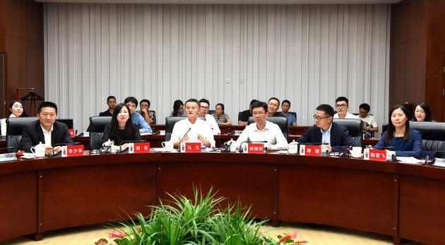 马云率队夜访茅台：打造中国大数据合作的经典样板