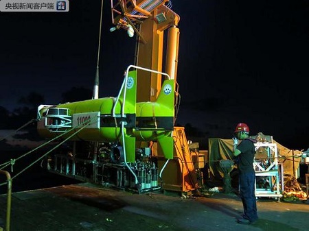 中国自研无人深潜器完成6000米级深潜 创造国内纪录