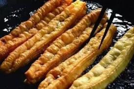 洗衣粉油条、硼砂烤冷面……路边摊的这些传闻是真的吗