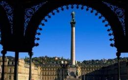 中国十一假期成全球“黄金周”700万人次出境游