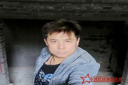 钻进“钱眼儿”里的伦学文