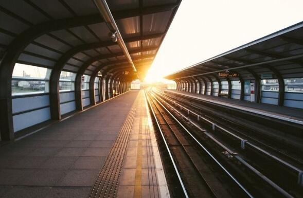 地铁高峰期携滑板车进站引吐槽 站台骑行将制止