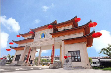 数十家新闻媒体携手走进黄鹤楼酒庄 探寻中国“双名酒”的价值力量