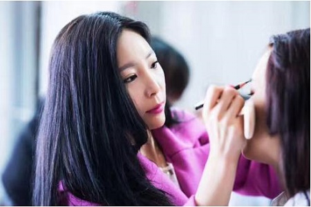 新一代造型师张晓欢携罗曼文化助力《用友30年》庆典