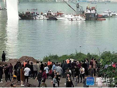 应急管理部牵头部际工作组协调指导重庆公交车坠江事故救援处置工作