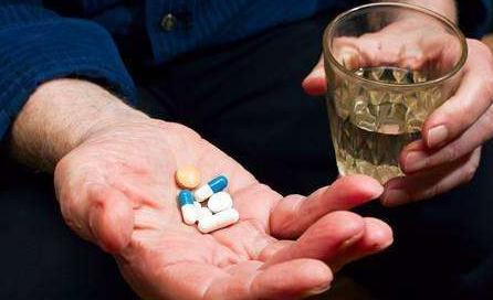 为什么吃了头孢之后不能喝酒？