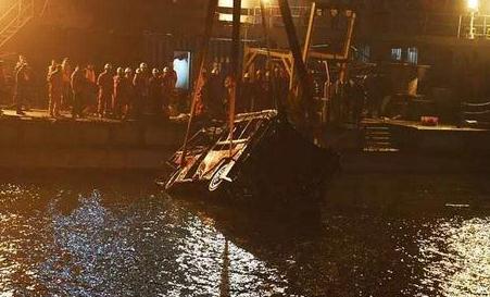 追问重庆公交坠江悲剧：我们是否需要一场文明革命？