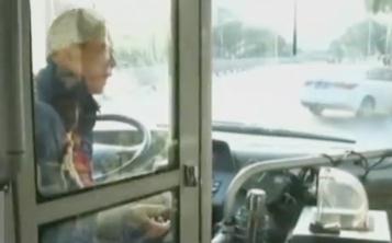 加装护栏、设立委屈奖 多地公交出招防“车闹”