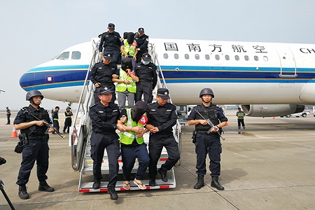 36名电信诈骗犯从菲律宾押回国：靠网络刷单行骗