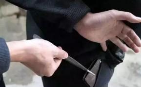 路况平稳但司机不断提醒扶好站稳 原因竟是这个...