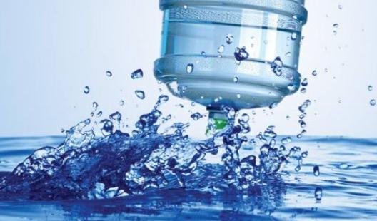 北京捣毁9处假桶装水黑窝点 灌自来水贴标卖二三十元