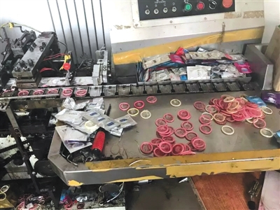 浙江查获假安全套50万盒:用劣质硅油成妇科病诱因