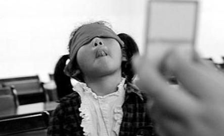 “蒙眼识字”屡禁不止这场骗局蒙住了谁的眼？