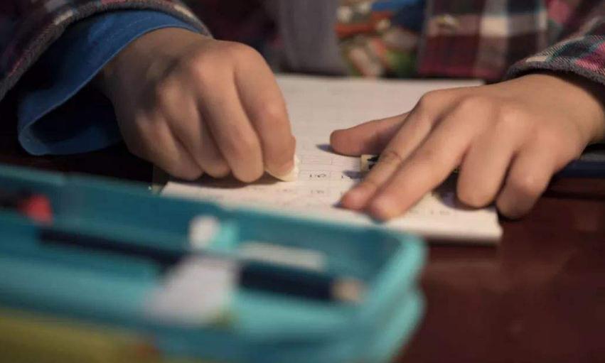 拒辅导孩子或计入征信立法能管住“丧偶式”育儿吗