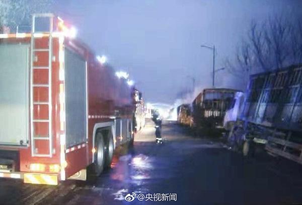 应急部副部长付建华赶赴张家口爆炸现场指导救援处置