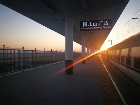 哈牡高铁开通试运行 搅热“冰雪旅游线路”