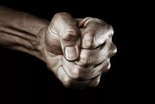 欠税超10万就上黑名单 这类人将被阻止出境及买房