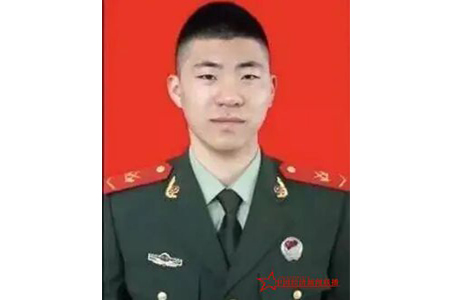 见义勇为英雄李铁 以命搏命勇救老人