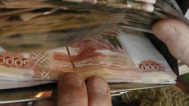 一乌克兰人赴俄罗斯途中被捕 鞋垫下藏近百万卢布