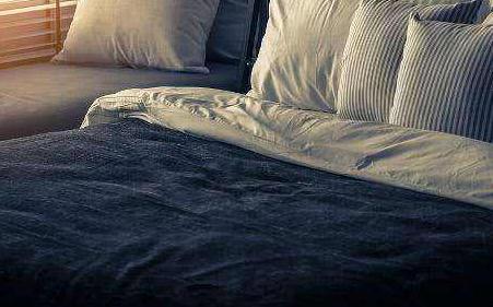 你多久换一次床单？一个月不换等于睡20亿细菌