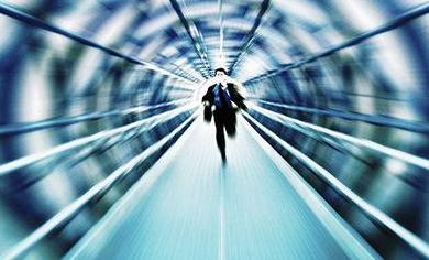 快递员生存现状：时间按秒计 收入低事故责任自负