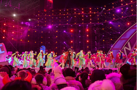 腾格尔、吴莫愁现身冰雪大世界 惊喜献唱