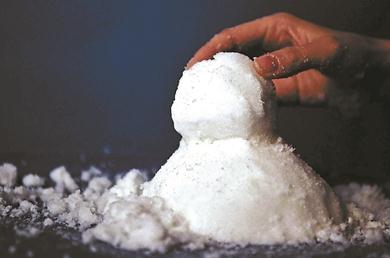 人造雪网上走红 专家：不慎入眼、误食或对人体有害