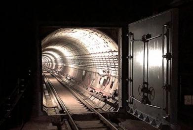 重庆轨道环线列车与人防门擦碰事故已致1人死亡