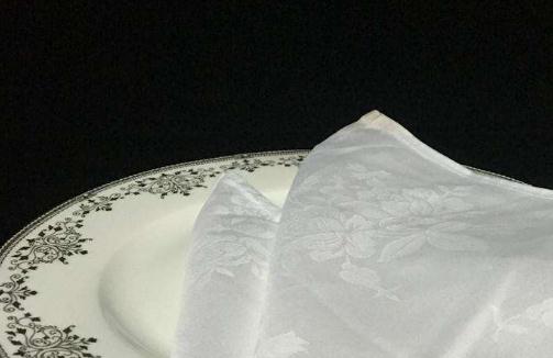 酒店“脏布擦杯”罚2000元被指挠痒痒 酒店卫生乱象该如何治？