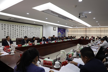 海南省六届人大二次会议召开，儋州代表团认真聆听并审议政府工作报告