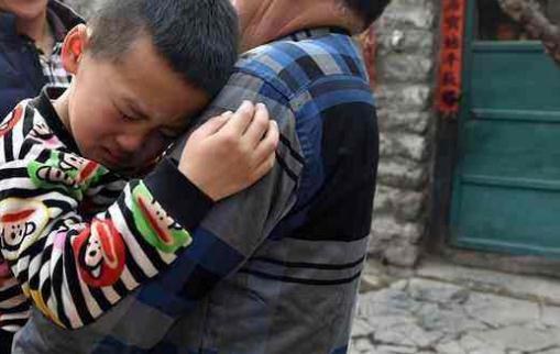 “返乡儿童”现象观察:育儿压力不该由家庭独担