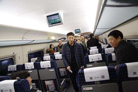 铁路警方提示：乘车需谨慎选择自热食品