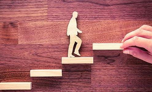 就业话题引热议 被“置顶”的就业如何扩量提质？